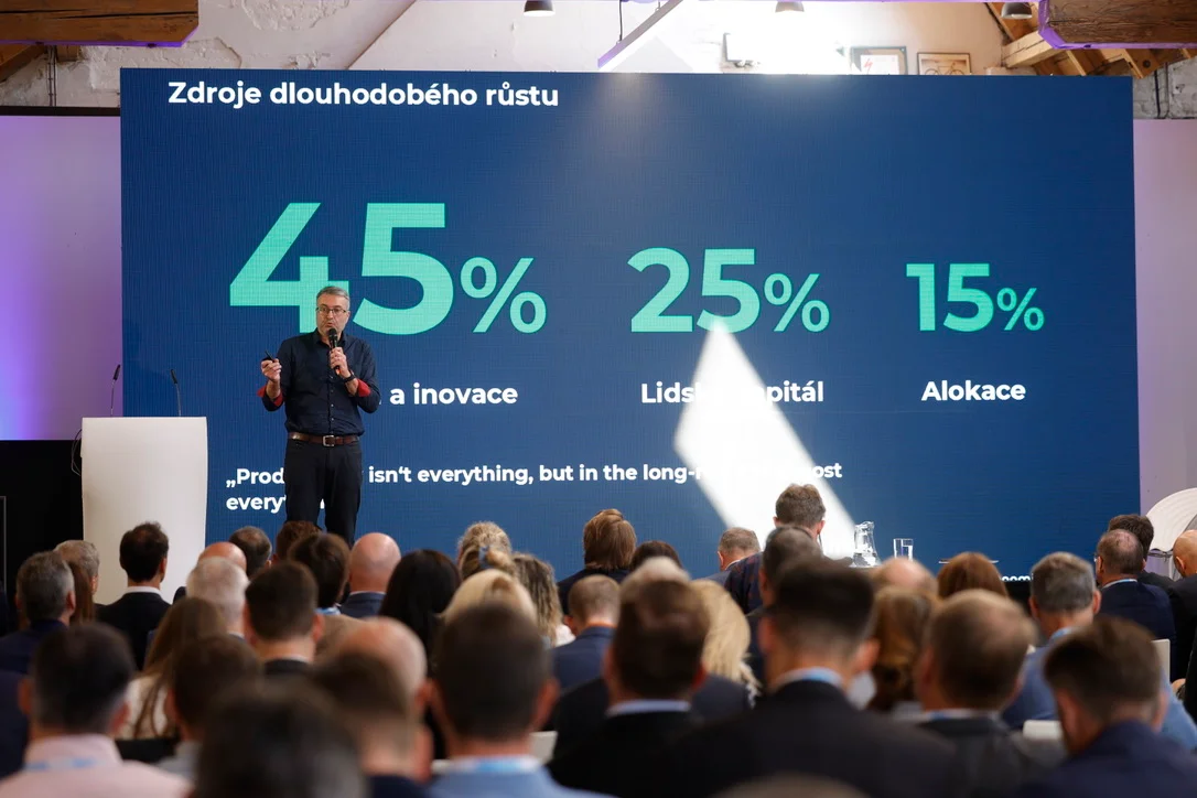 David Navrátil — close-up na konferenčním pódiu